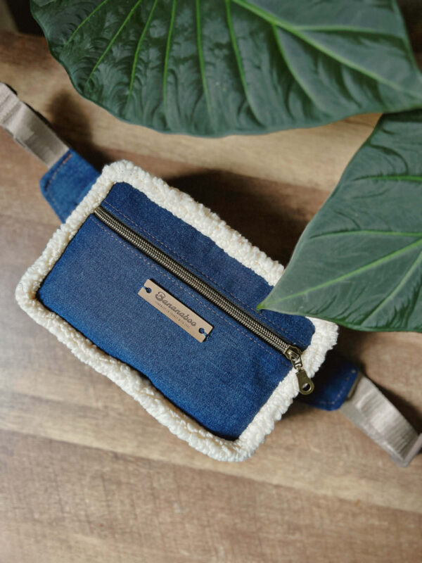 0964c35c-3b97-4341-9fbe-9c752ef9c79e Sac Banane Indigo