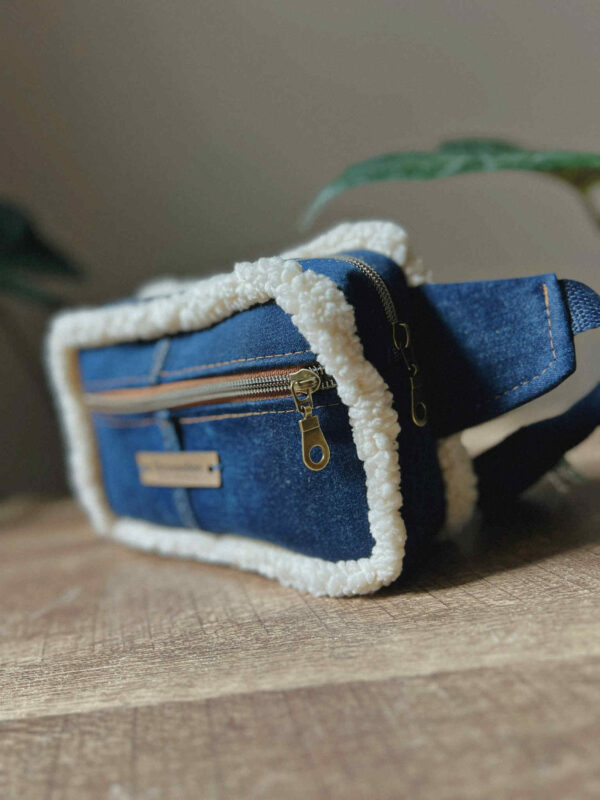 3dfe4ce7-1396-4d71-8aaa-a861626acf1c Sac Banane Indigo