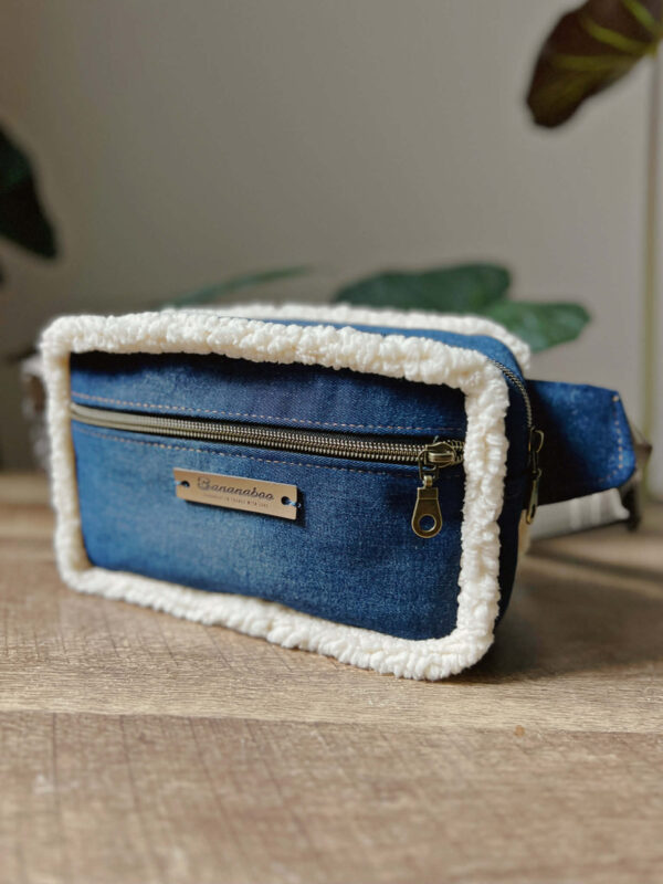 ec1cbeaf-67fe-49a1-a8cb-787a8a635487 Sac Banane Indigo